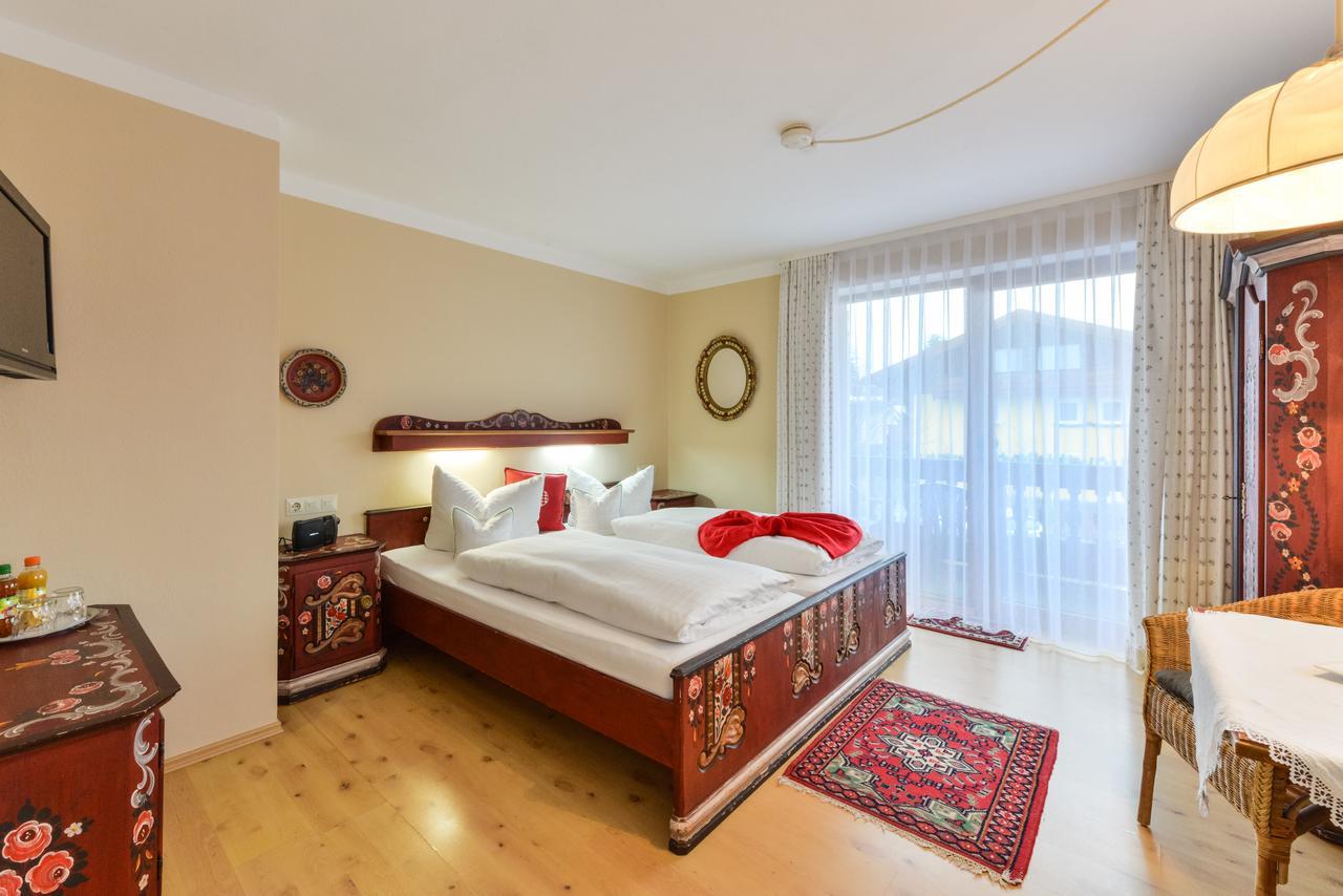 Ferienhotel Hahn Garni โรพอลดิง ภายนอก รูปภาพ