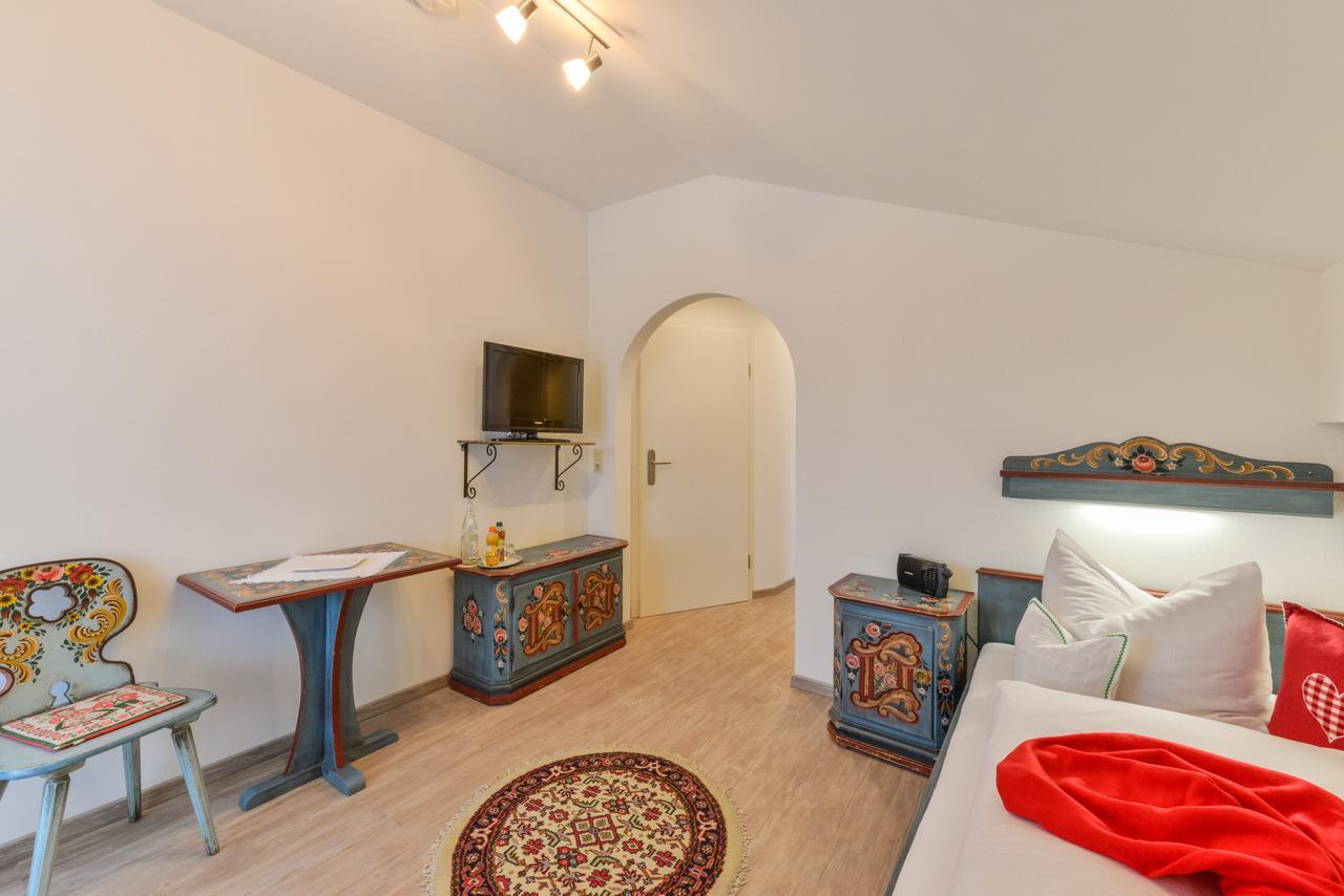 Ferienhotel Hahn Garni โรพอลดิง ภายนอก รูปภาพ