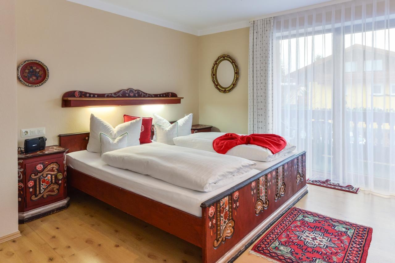 Ferienhotel Hahn Garni โรพอลดิง ภายนอก รูปภาพ