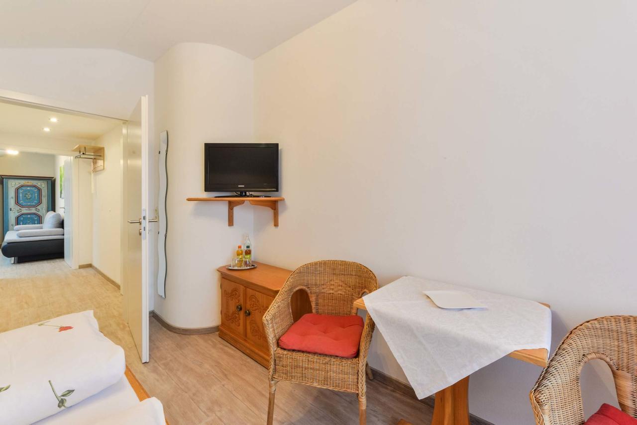 Ferienhotel Hahn Garni โรพอลดิง ภายนอก รูปภาพ